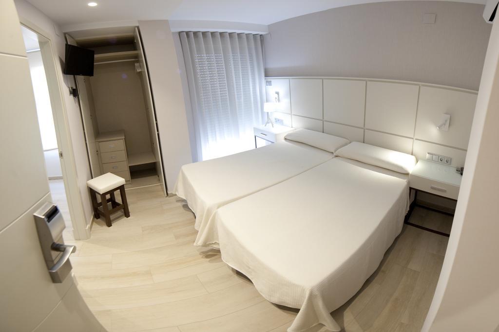 Hostal Loimar Torre Del Mar Eksteriør bilde
