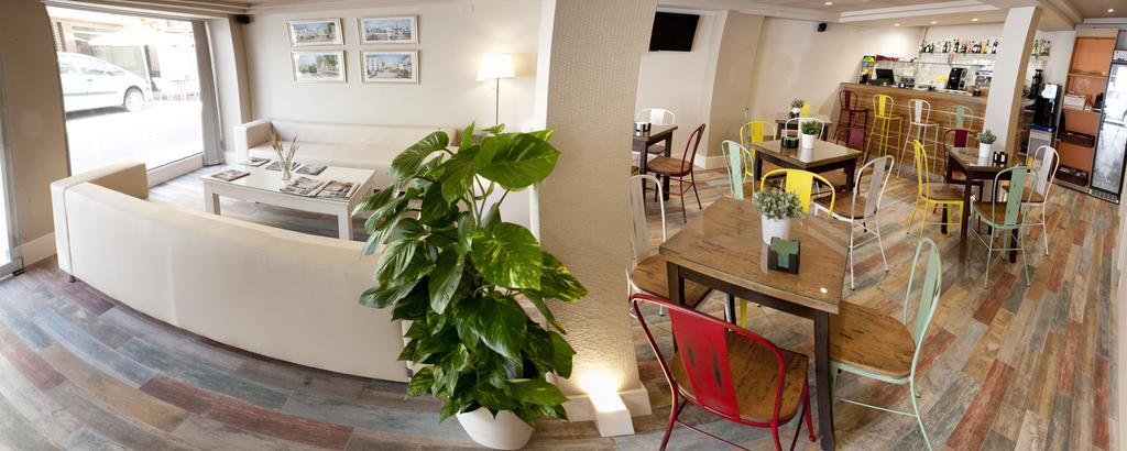 Hostal Loimar Torre Del Mar Eksteriør bilde