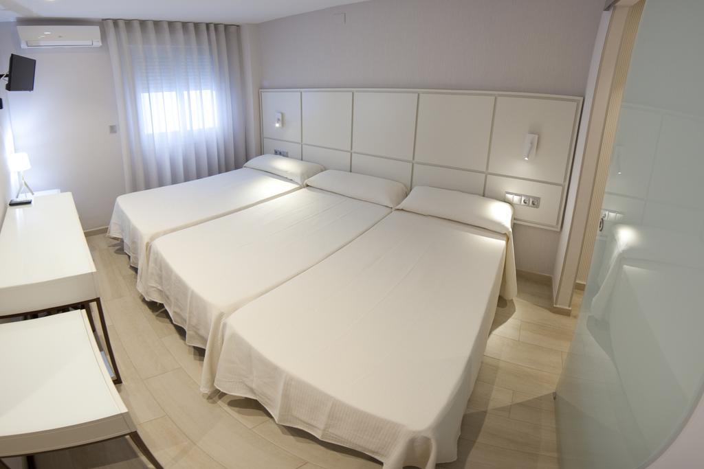 Hostal Loimar Torre Del Mar Eksteriør bilde