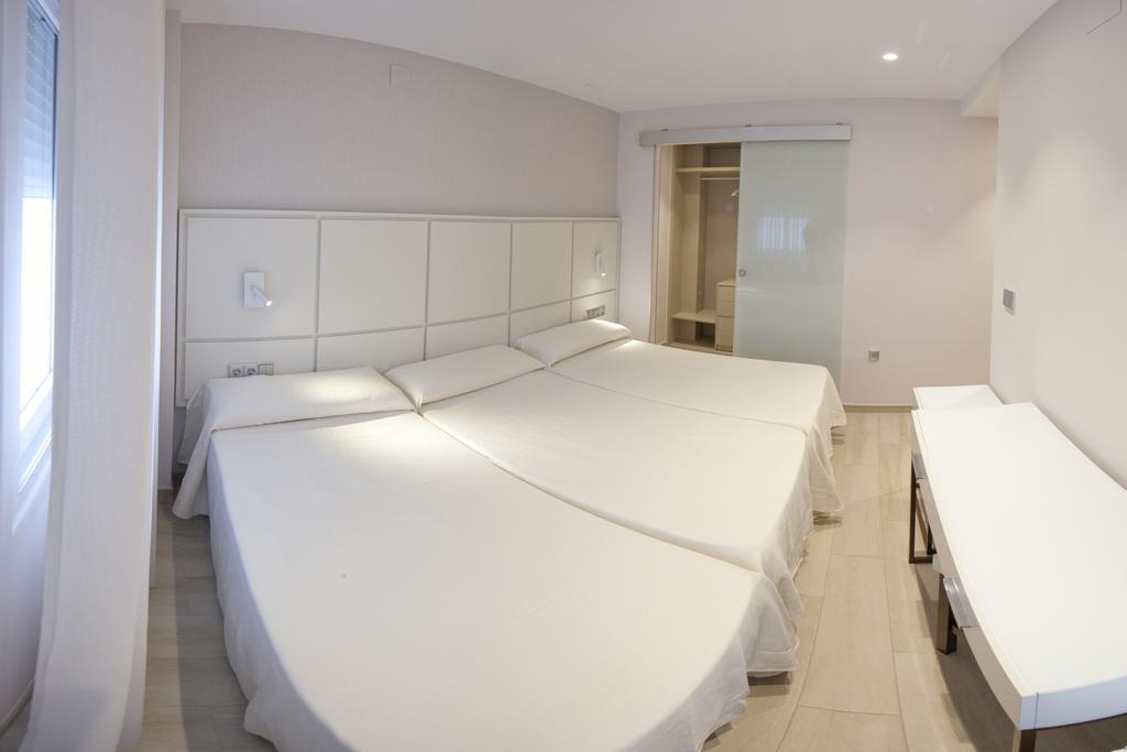 Hostal Loimar Torre Del Mar Eksteriør bilde